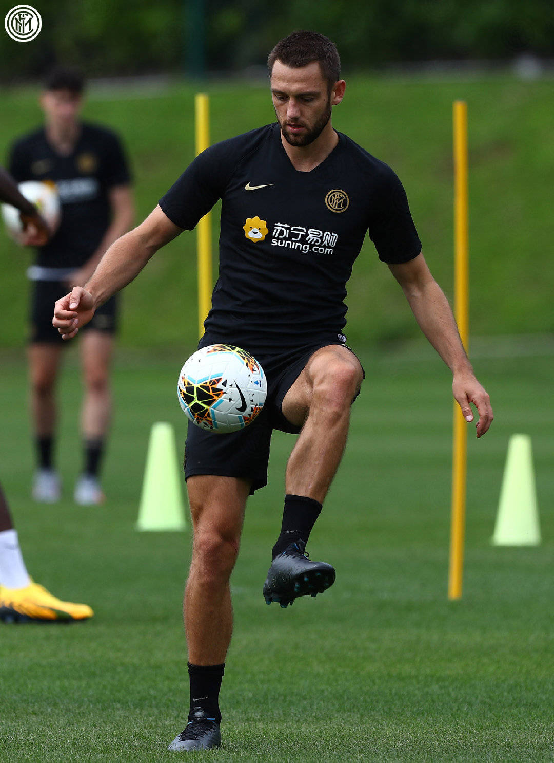 包含意甲球队举行激烈训练，备战工作有序进行的词条