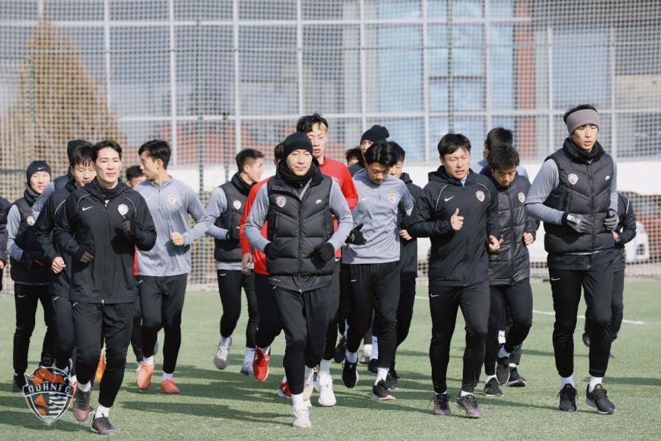 球队新装备正式亮相，备战新赛季