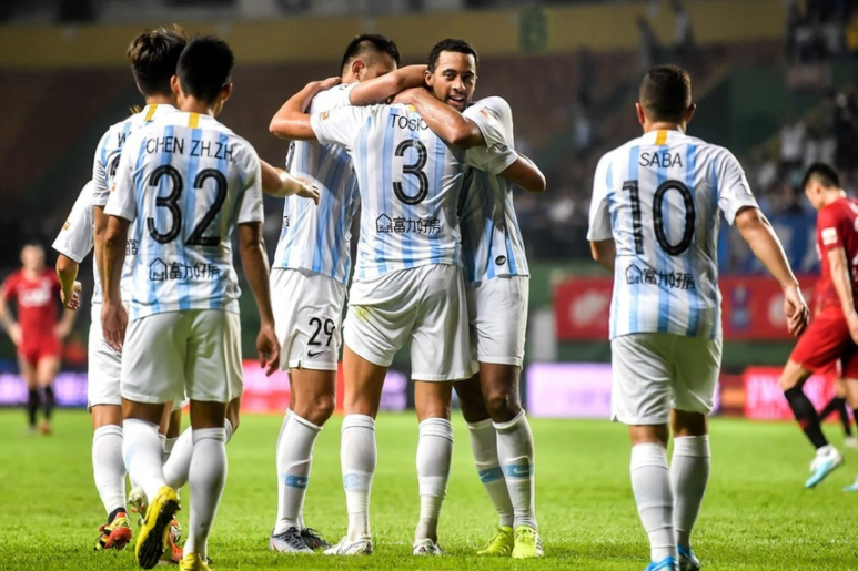 包含上港客场不敌富力，遭遇排名下滑的词条