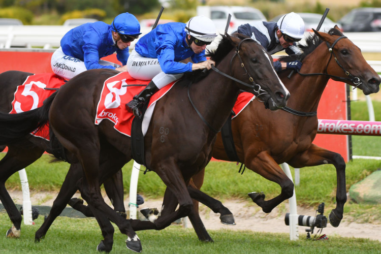 里拉队员斩获进球，巩固球队领先优势