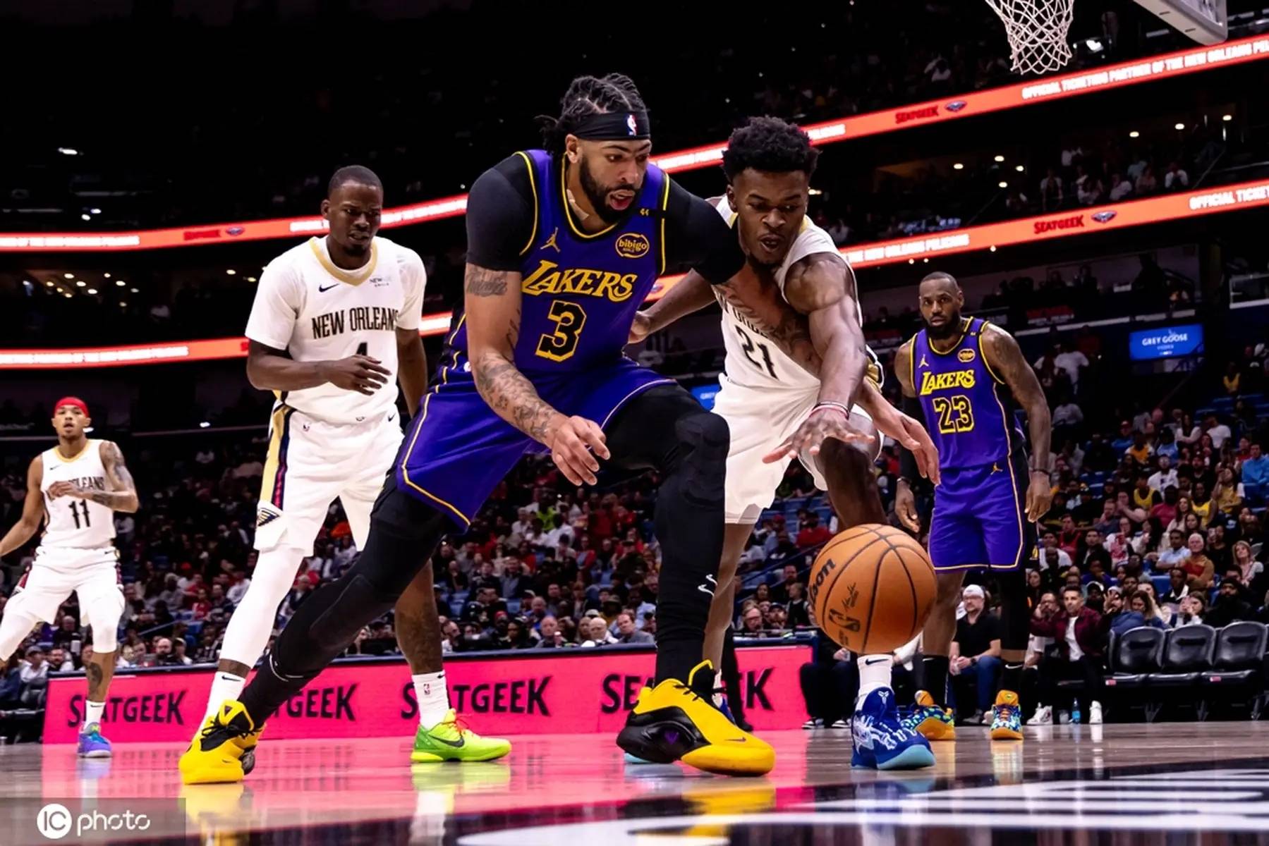 凯尔特人险胜鹈鹕，詹姆斯关键制胜