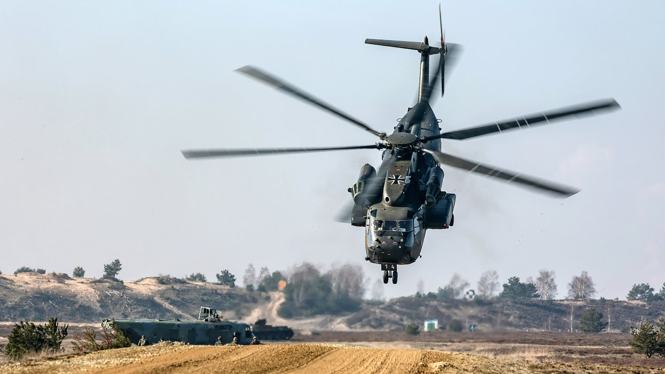 平行宇宙的篮板，当密尔沃基雄鹿在虚拟西决中打穿上海大鲨鱼